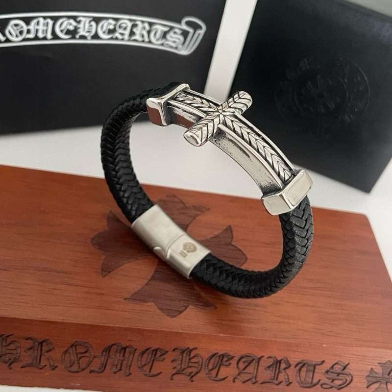 Ch*0me He**ts necklaces